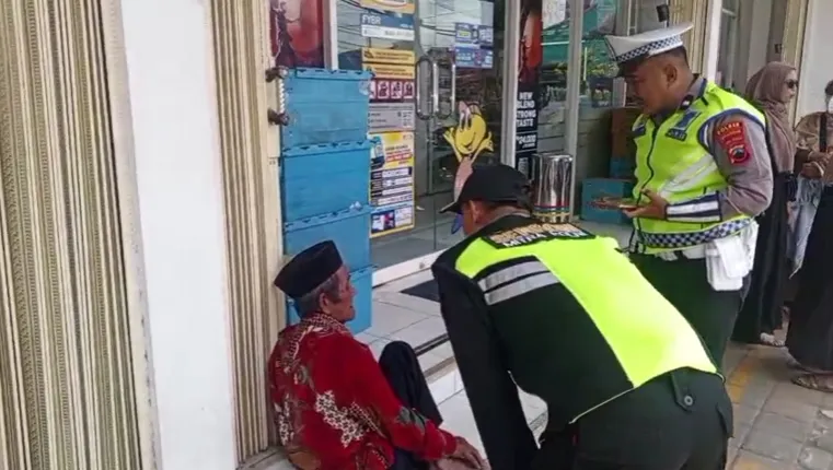 Kisah Kakek Suyadi: Ingin ke Pantai Ngebom, Malah Terjatuh dan Diselamatkan Polisi di  Kedungwuni