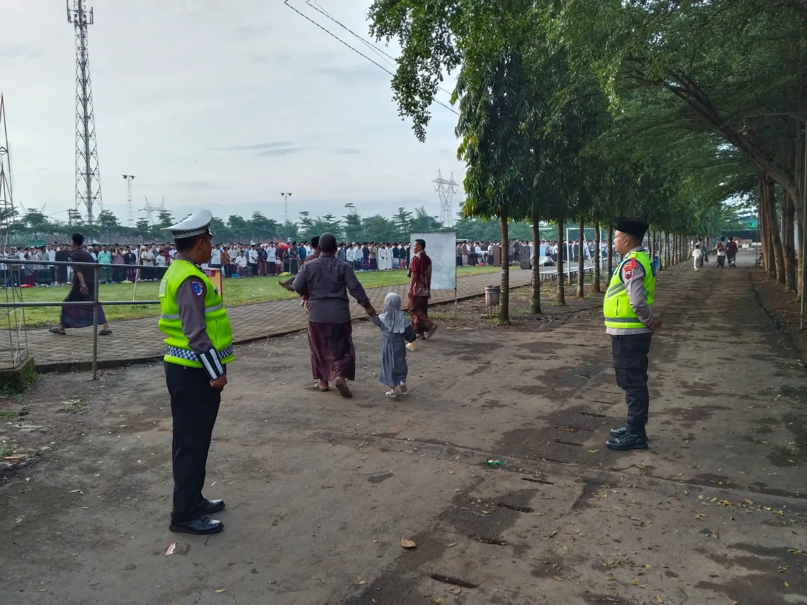Sebagian Warga Pekalongan Sholat Id Hari Ini, Polres Berikan Pengamanan Maksimal
