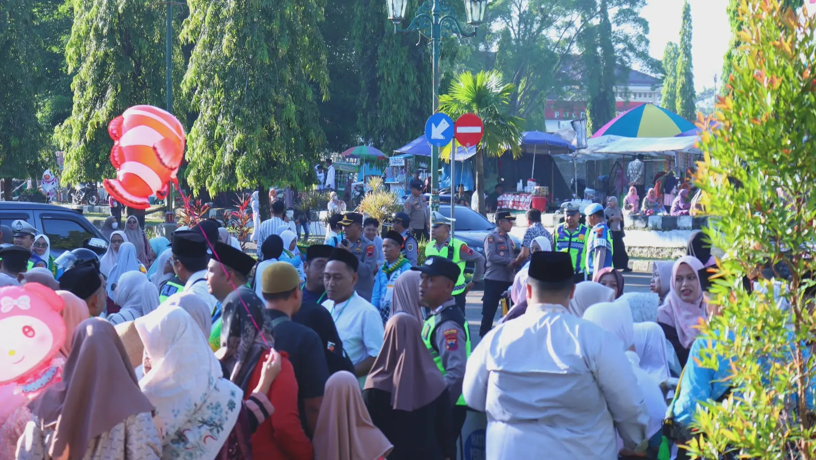 Ratusan Polisi Dikerahkan Amankan Pemberangkatan Jamaah Haji di Pekalongan