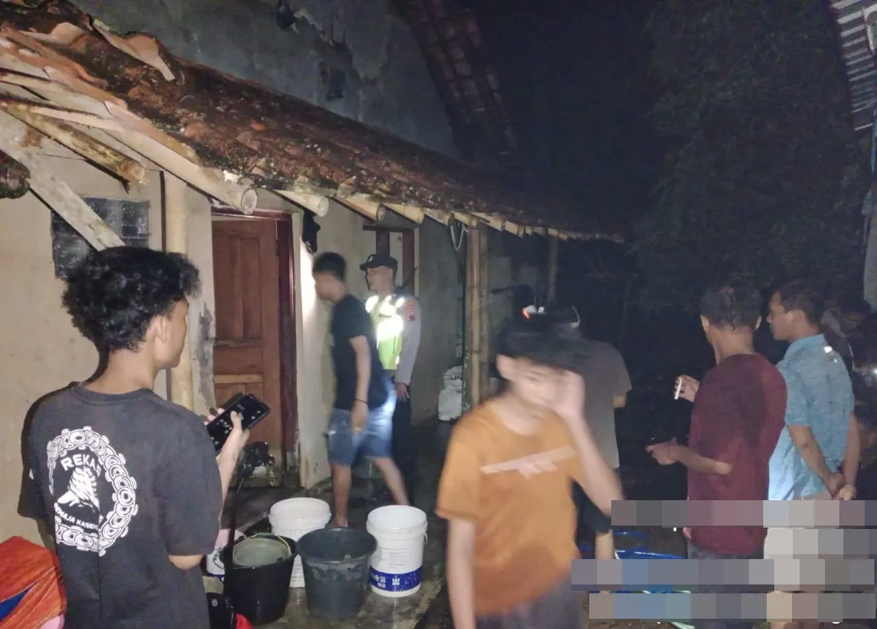 Korsleting Listrik Diduga Jadi Penyebab Dapur Rumah di Karanganyar Pekalongan Terbakar