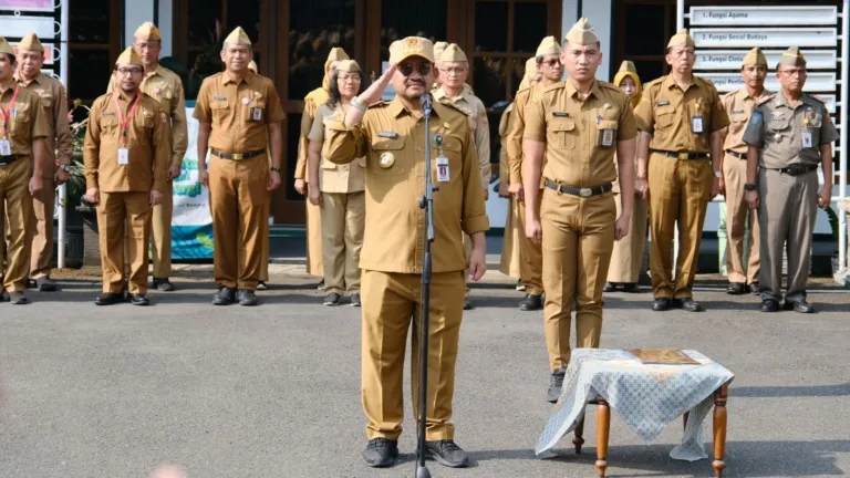 Dorong Transparansi, Bupati Anom Widiyantoro Serahkan Penghargaan Pengelola Website dan Media Sosial PPID 2025