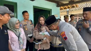 Sentuhan Humanis Polres Pekalongan: Berbagi Kepedulian untuk Balita Berkebutuhan Khusus di Kauman