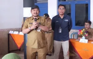 Entaskan Kemiskinan, Bupati Anom Salurkan Bantuan Pangan untuk 1.107 Keluarga di Desa Tanahbaya