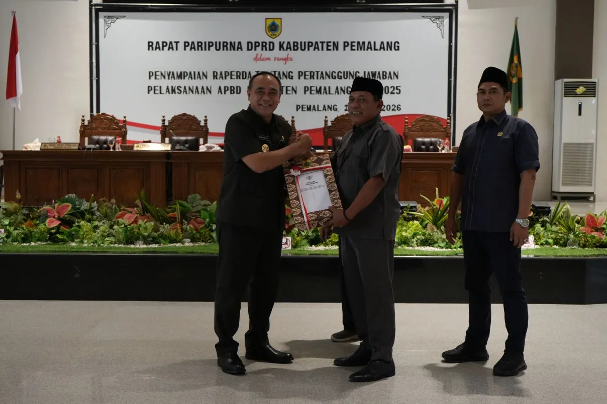 Penuhi Amanat Konstitusi, Wabup Nurkholes Sampaikan Raperda Pertanggungjawaban APBD 2025