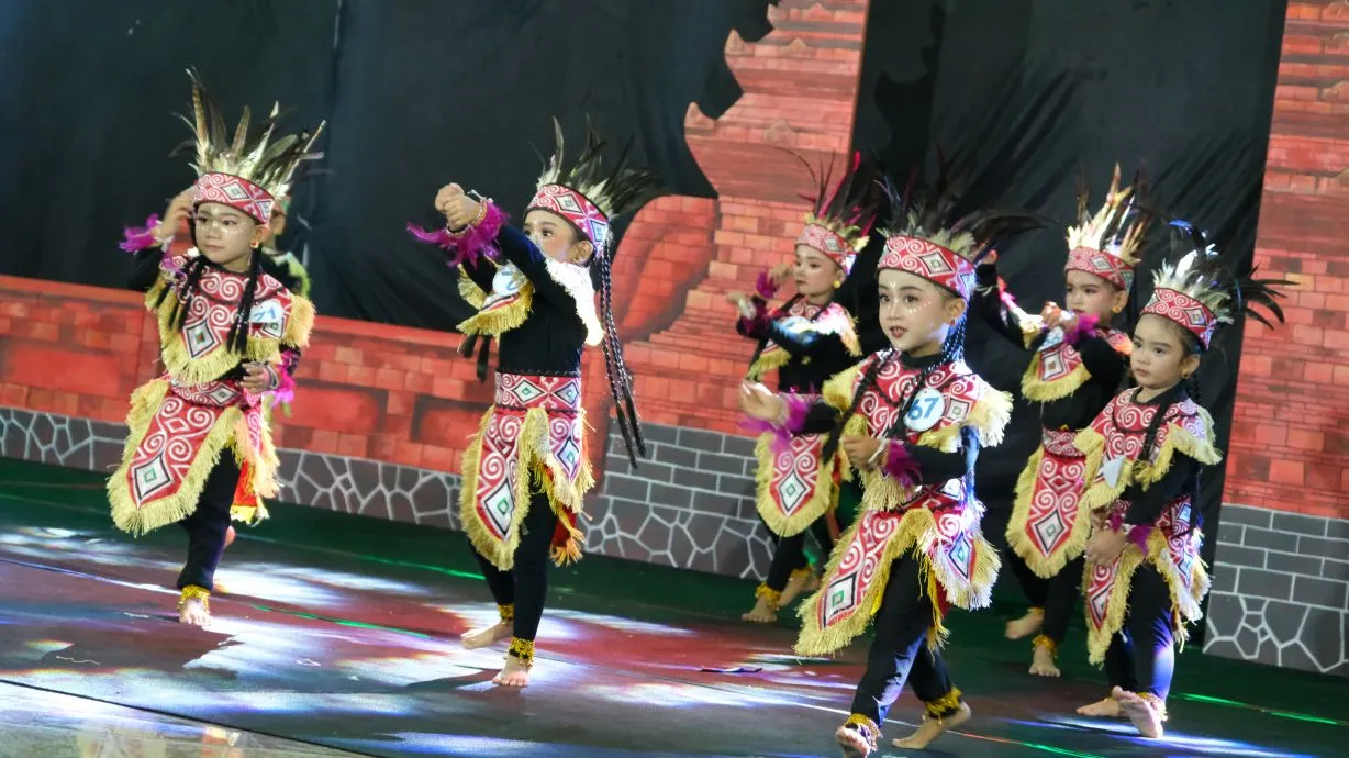 Pagelaran Dimensi #10 Sanggar Diwangkara: Bupati Anom Apresiasi Pelestarian Budaya Lewat Seni Tari