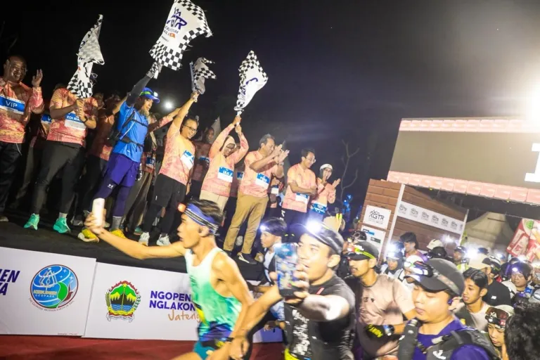 Ribuan Pelari Kebumen Geopark Trail Run 2026 Menjelajah Surga Alam Kebumen Sampai Masuk Gua, Sekda Jateng: Ini Luar Biasa!