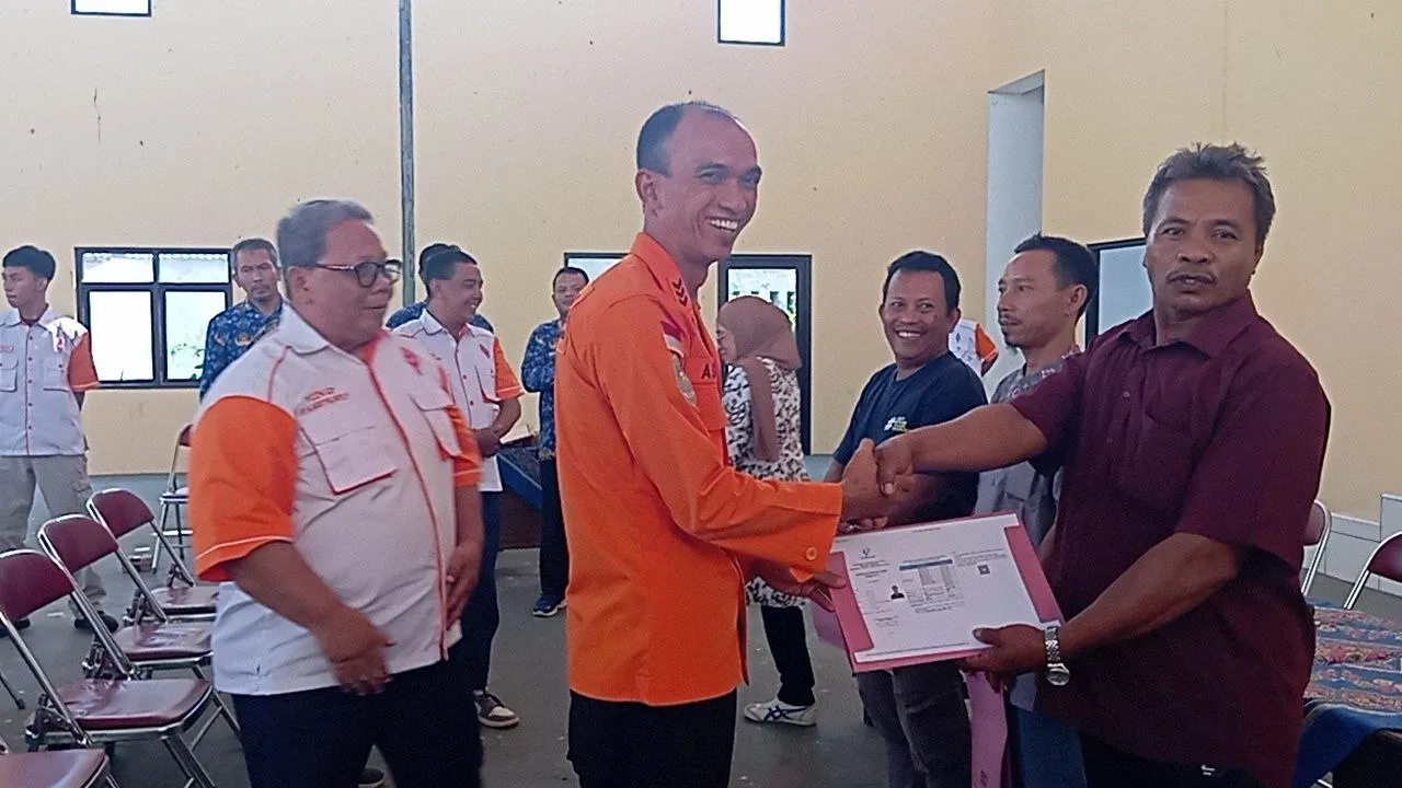 35 Nelayan Asemdoyong Resmi Kantongi Sertifikat SJJD dan Izin Radio IKRAN
