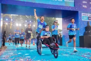 Ahmad Luthfi Dorong Kursi Roda Putra Hingga Finis di Rupiah Borobudur Playon 2026