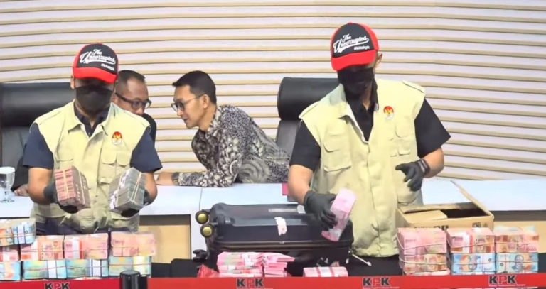 Skandal OTT Pemkab Pemalang: KPK Tetapkan Bupati Pemalang dan Oknum Staf Internal Sebagai Tersangka Pemerasan Rp1,98 Miliar