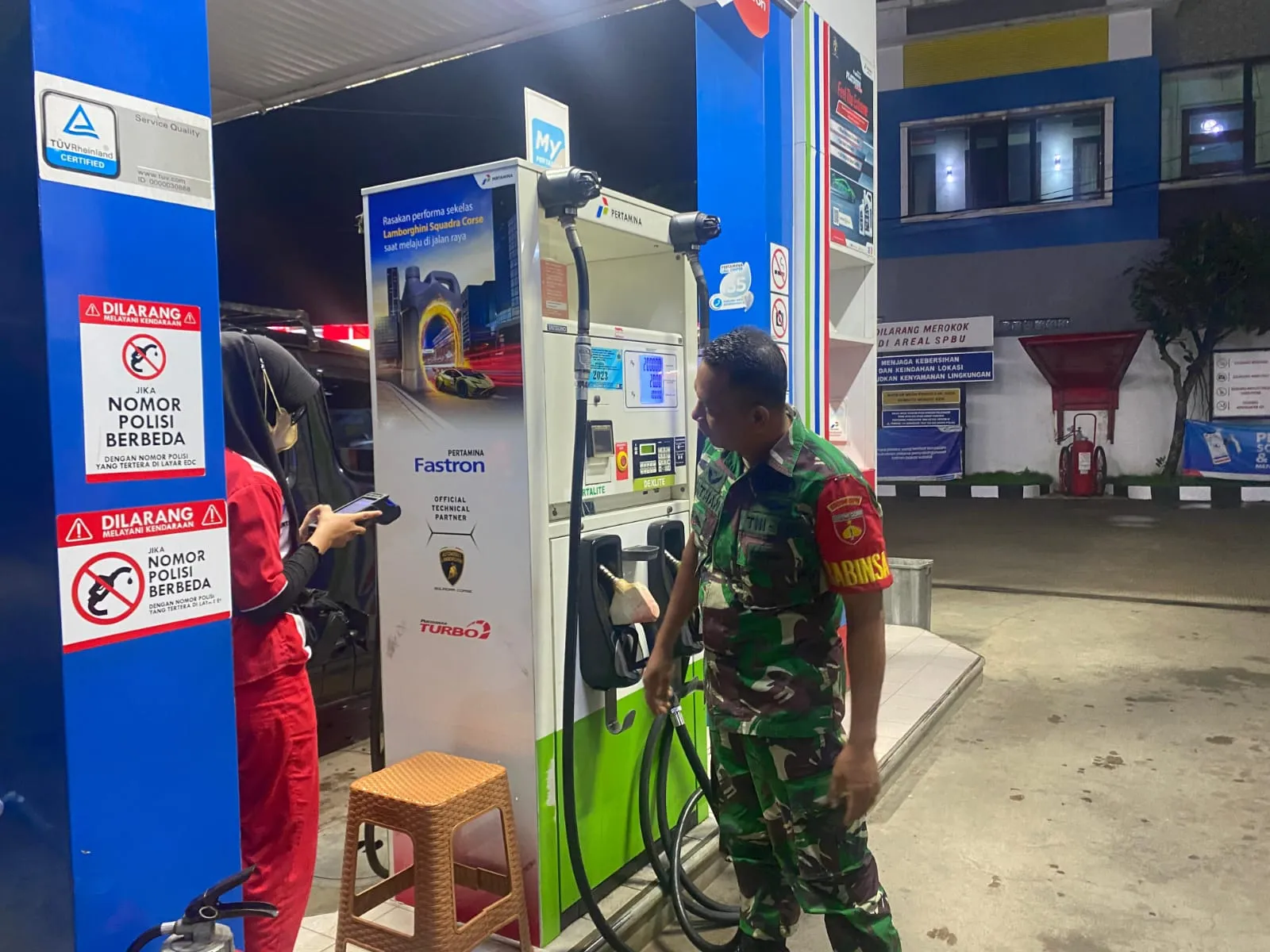 Jaga Kondusivitas Wilayah, Koramil 11/Belik Gandeng Komcad dan Linmas Gelar Patroli Malam